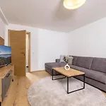Austria * سول
